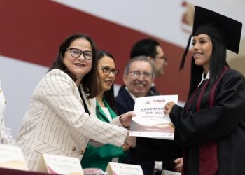 Secretaria Lucía Aimé acudió como madrina de generación 2021-2024 del ITACE