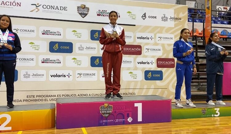 Laura Melisa, karateca de la UAT, es campeona nacional