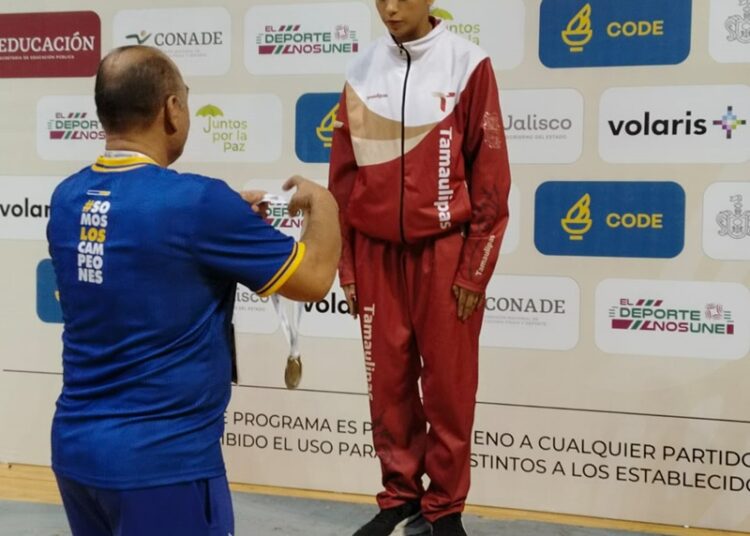 Laura Melisa, karateca de la UAT, es campeona nacional