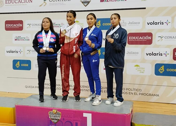 Laura Melisa, karateca de la UAT, es campeona nacional