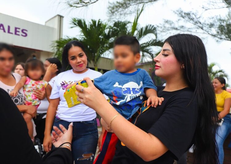 Lleva a cabo voluntariado juvenil del DIF la colecta “Alegría en Cada Regalo”