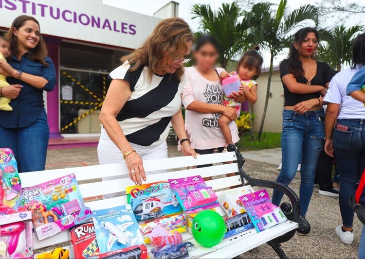 Lleva a cabo voluntariado juvenil del DIF la colecta “Alegría en Cada Regalo”
