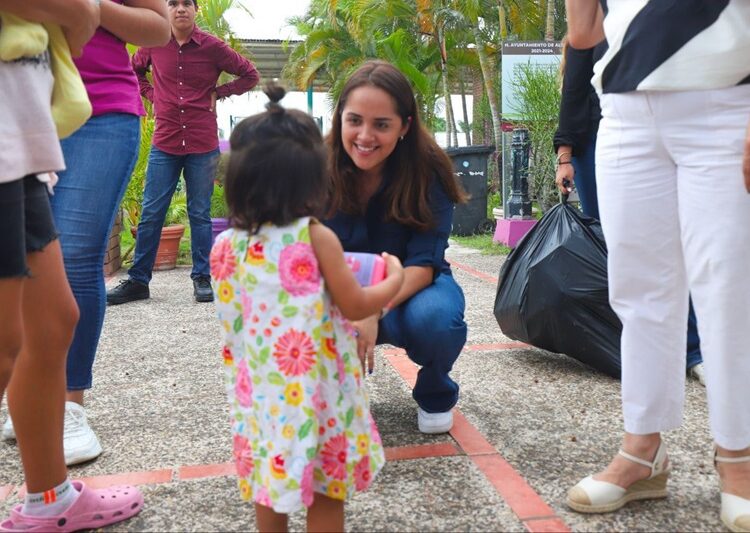 Lleva a cabo voluntariado juvenil del DIF la colecta “Alegría en Cada Regalo”