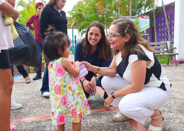 Lleva a cabo voluntariado juvenil del DIF la colecta “Alegría en Cada Regalo”