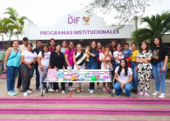Lleva a cabo voluntariado juvenil del DIF la colecta “Alegría en Cada Regalo”