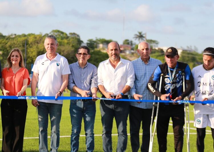 Moderniza Chucho Nader campo de futbol profesional de la Ciudad Deportiva