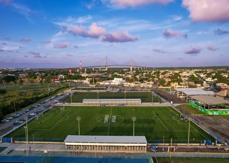 Moderniza Chucho Nader campo de futbol profesional de la Ciudad Deportiva