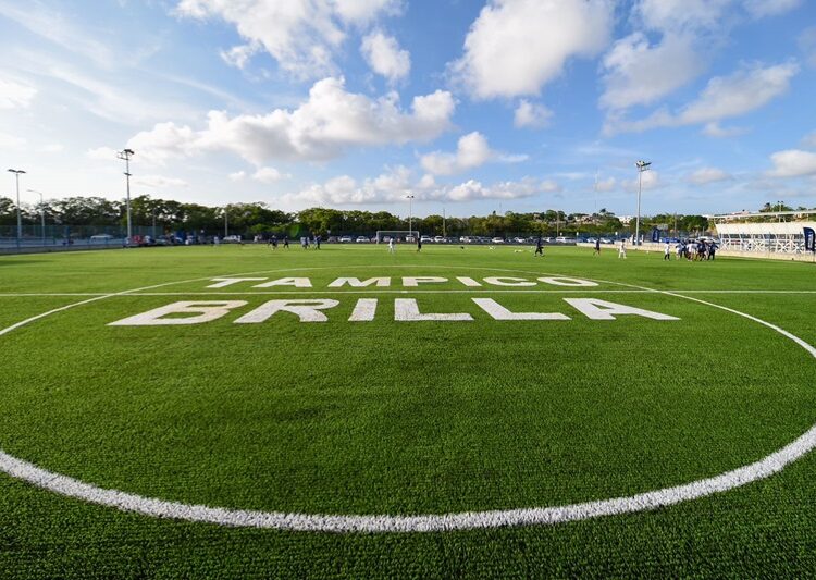 Moderniza Chucho Nader campo de futbol profesional de la Ciudad Deportiva