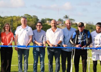 Moderniza Chucho Nader campo de futbol profesional de la Ciudad Deportiva