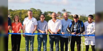 Moderniza Chucho Nader campo de futbol profesional de la Ciudad Deportiva