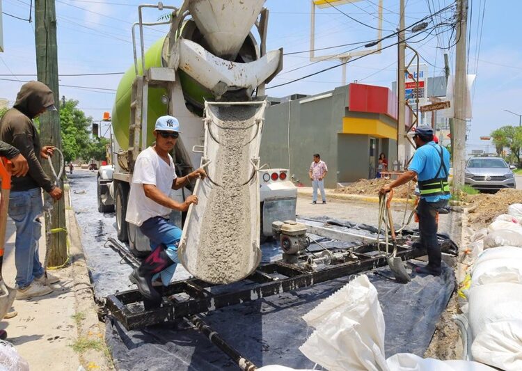 Obras de pavimentación y bacheo de calles en Victoria no se detienen