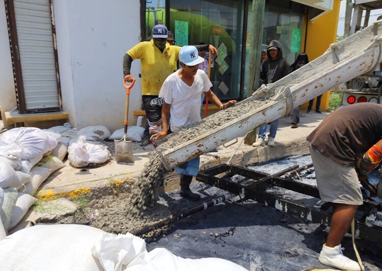 Obras de pavimentación y bacheo de calles en Victoria no se detienen