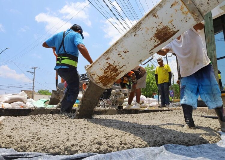 Obras de pavimentación y bacheo de calles en Victoria no se detienen