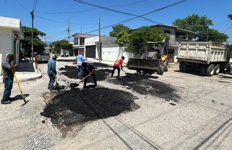 Obras de pavimentación y bacheo de calles en Victoria no se detienen