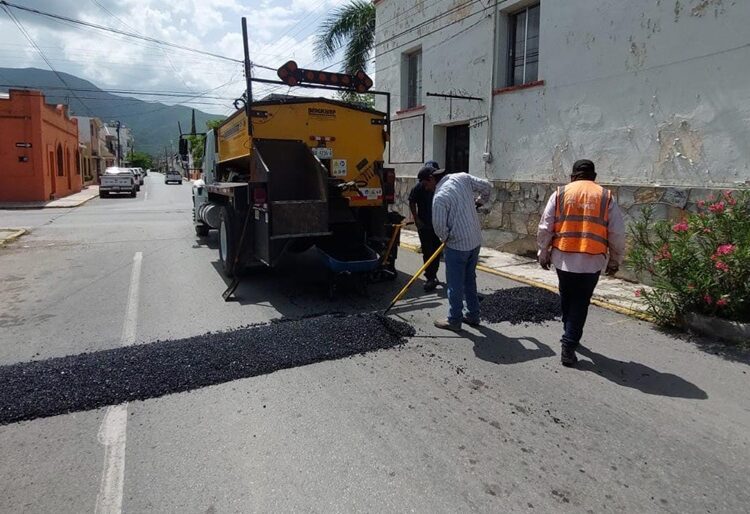 Obras de pavimentación y bacheo de calles en Victoria no se detienen