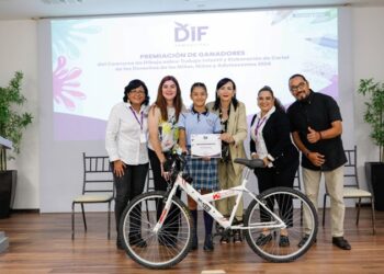 Premia DIF Tamaulipas a ganadores de concursos de dibujo y cartel sobre derechos y trabajo infantil