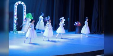 Presentan más de 200 alumnas de las casas de la cultura recital “Alicia en el País de las Maravillas”
