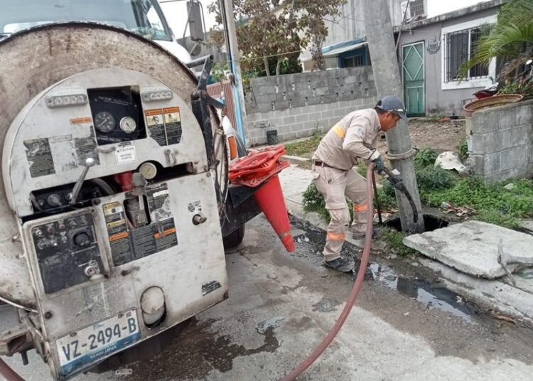 Proporciona COMAPA Altamira mantenimiento a líneas generales de drenaje