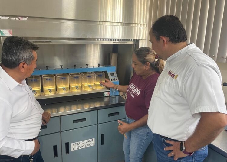 Realiza COMAPA Altamira muestreos en sistema lagunario para garantizar calidad del agua