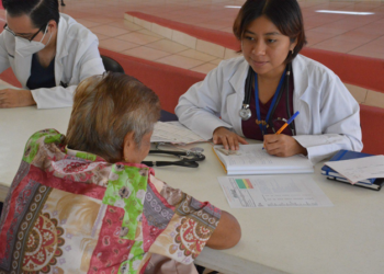 Realizan Jornada de vacunación para proteger a los adultos mayores