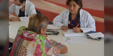 Realizan Jornada de vacunación para proteger a los adultos mayores