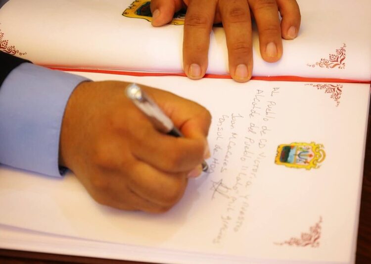 Reconoce Cónsul de Honduras trabajo de Gattás en Victoria