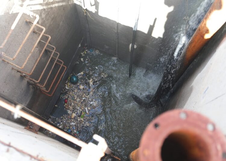 Retiran toneladas de basura de cárcamos diariamente