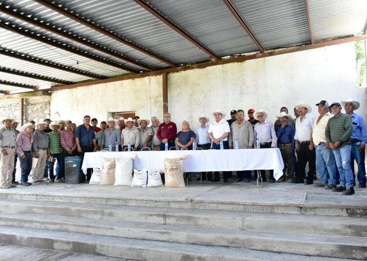 Reciben insumos productores pecuarios del altiplano