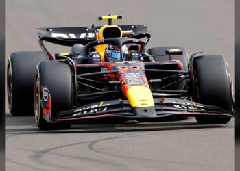 ‘Checo’ Pérez progresa; tercero en práctica 2 en Gran Bretaña