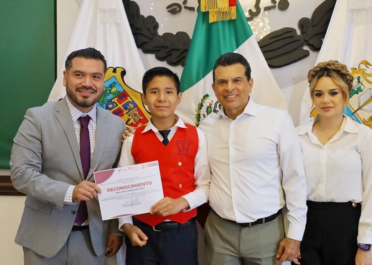 Sesionan alumnos de Victoria como Presidente y Regidores por un Día en Cabildo local