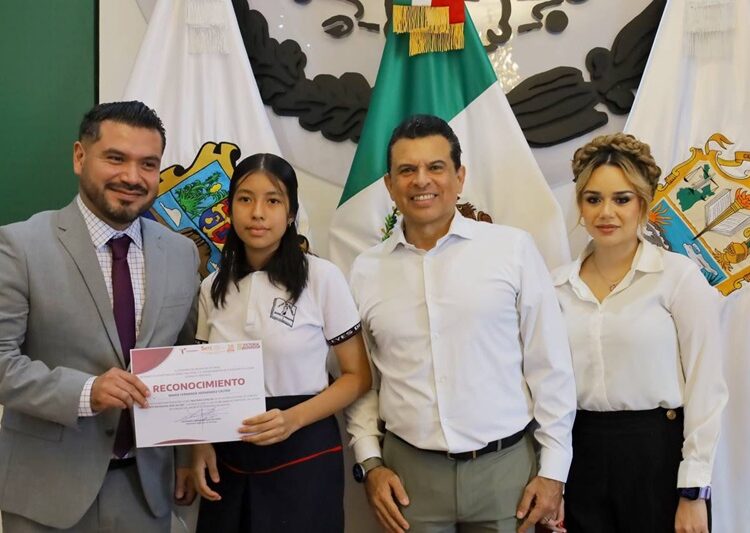 Sesionan alumnos de Victoria como Presidente y Regidores por un Día en Cabildo local