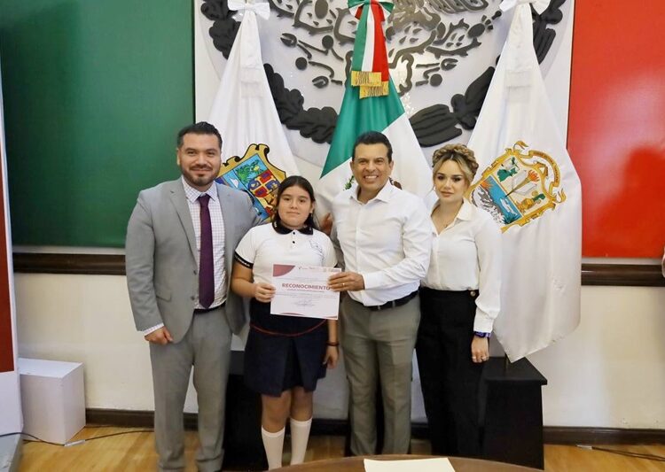 Sesionan alumnos de Victoria como Presidente y Regidores por un Día en Cabildo local