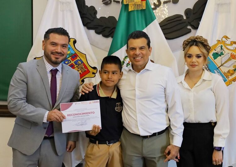 Sesionan alumnos de Victoria como Presidente y Regidores por un Día en Cabildo local