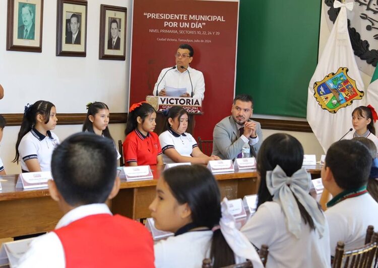 Sesionan alumnos de Victoria como Presidente y Regidores por un Día en Cabildo local