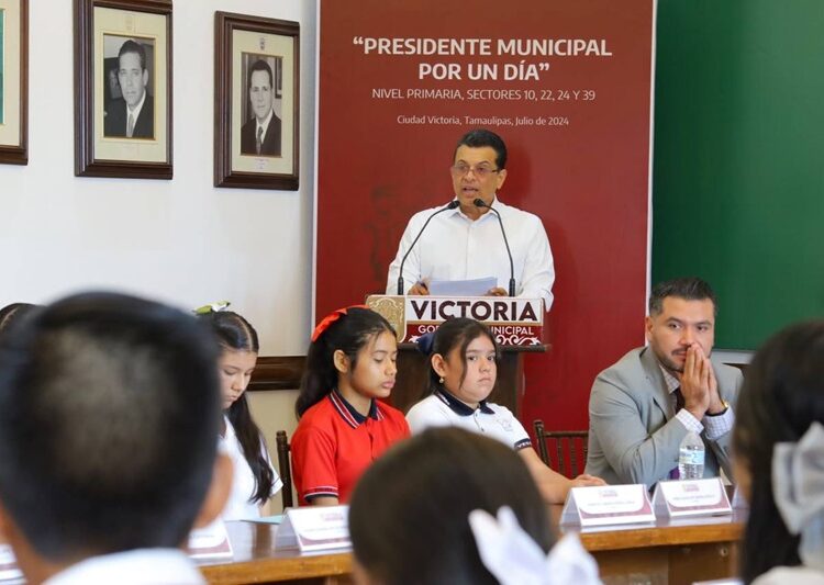 Sesionan alumnos de Victoria como Presidente y Regidores por un Día en Cabildo local
