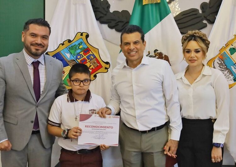 Sesionan alumnos de Victoria como Presidente y Regidores por un Día en Cabildo local
