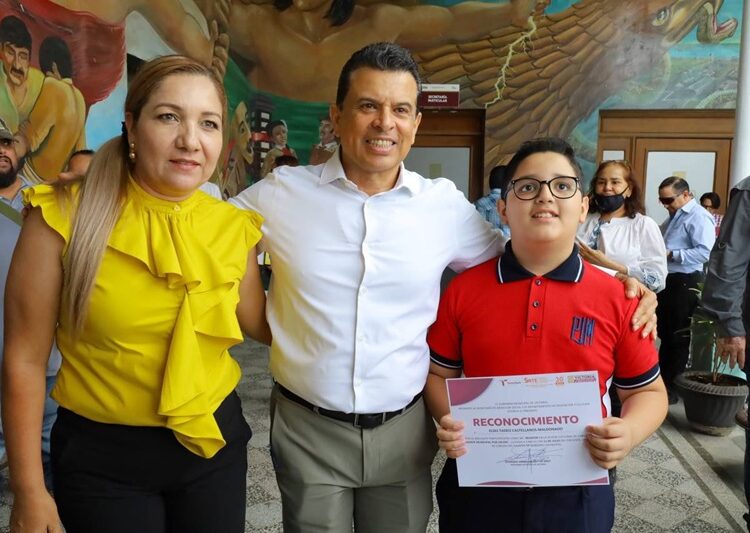 Sesionan alumnos de Victoria como Presidente y Regidores por un Día en Cabildo local