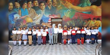 Sesionan alumnos de Victoria como Presidente y Regidores por un Día en Cabildo local