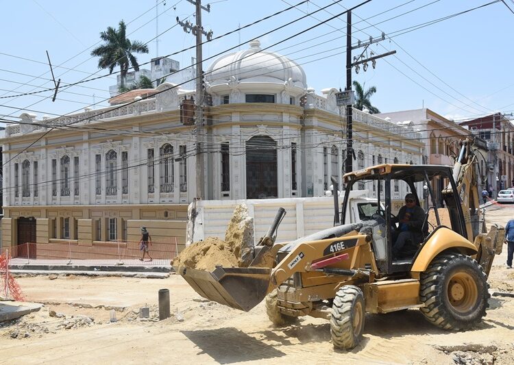 Supervisa Chucho Nader avance de conversión en vialidad de la Zona Centro