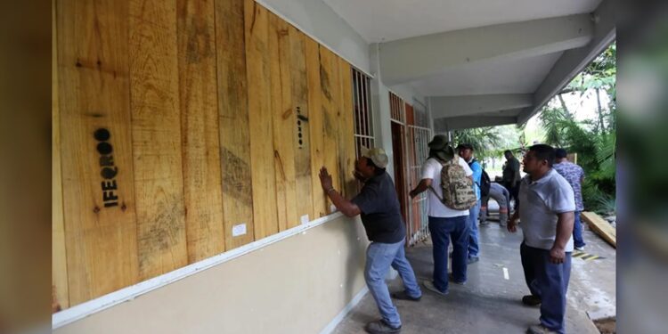 Suspenden operaciones Tren Maya y Aerolíneas