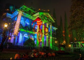 ‘Haunted Mansion Holiday’ regresó a Disneyland Park, en California