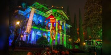 ‘Haunted Mansion Holiday’ regresó a Disneyland Park, en California