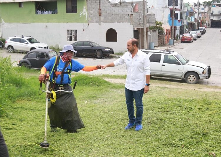 Trabaja Servicios Públicos de Tampico sin descanso, en el mantenimiento de parques y áreas verdes