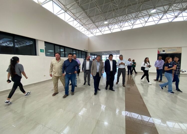 Estrecha UT de Nuevo Laredo vínculos con Asociación de Transportistas