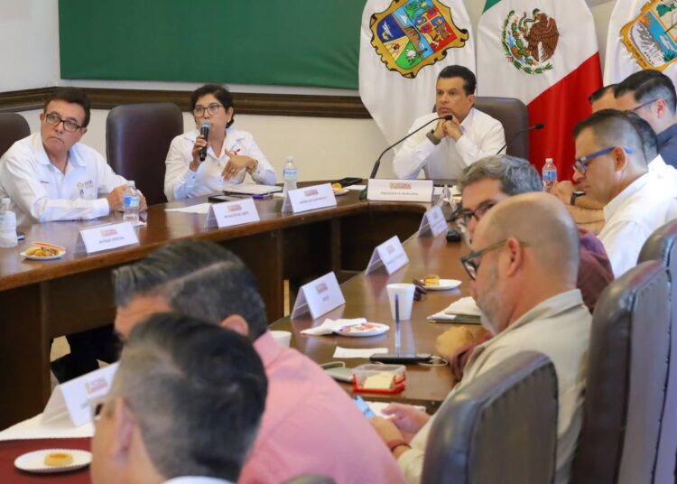 Acuerdan Municipio y Salud, hacer frente a enfermedades