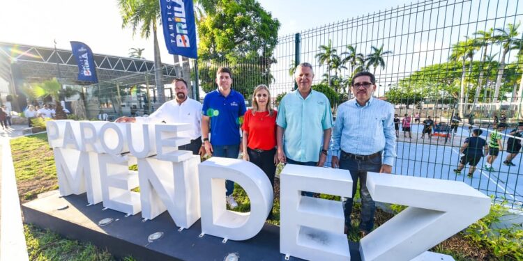 Entregó Chucho rehabilitación integral del Parque Méndez