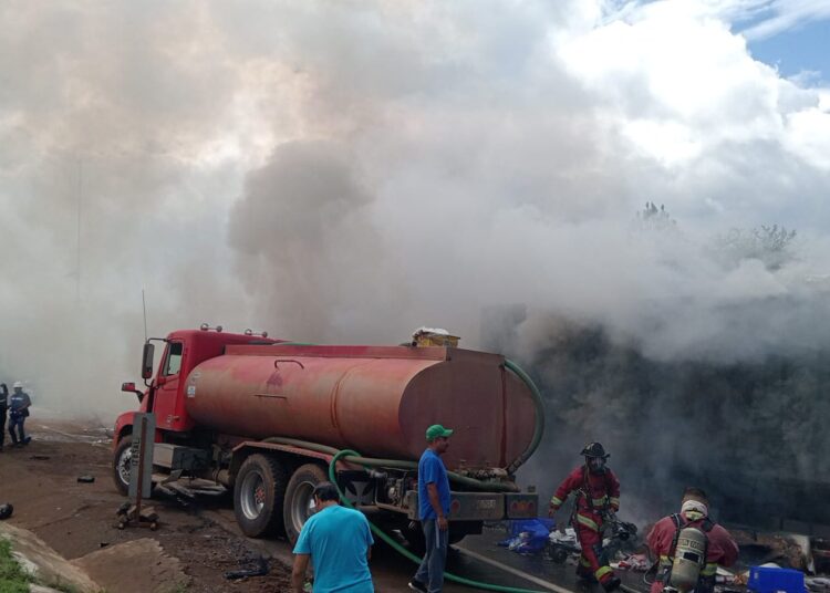 Imprudencia y exceso de velocidad, genera accidente en la Siglo XXI