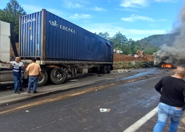 Imprudencia y exceso de velocidad, genera accidente en la Siglo XXI