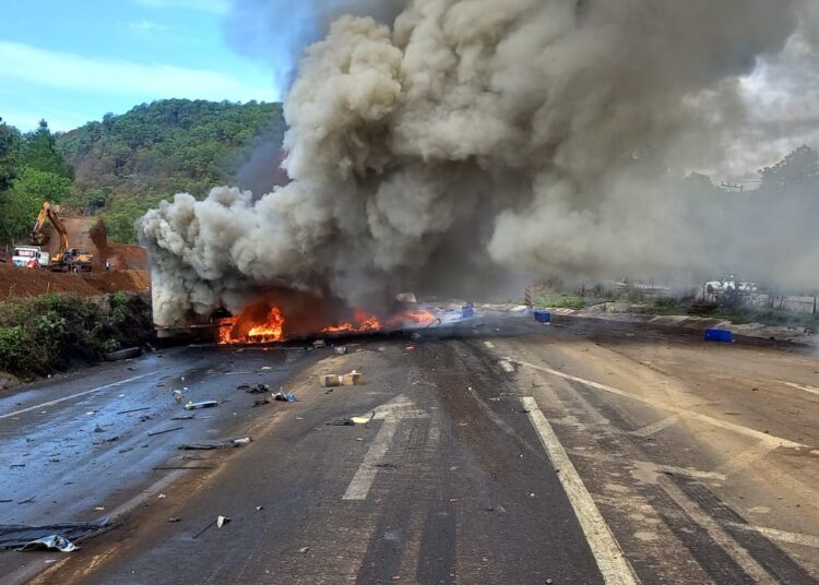 Imprudencia y exceso de velocidad, genera accidente en la Siglo XXI
