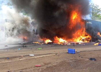 Imprudencia y exceso de velocidad, genera accidente en la Siglo XXI